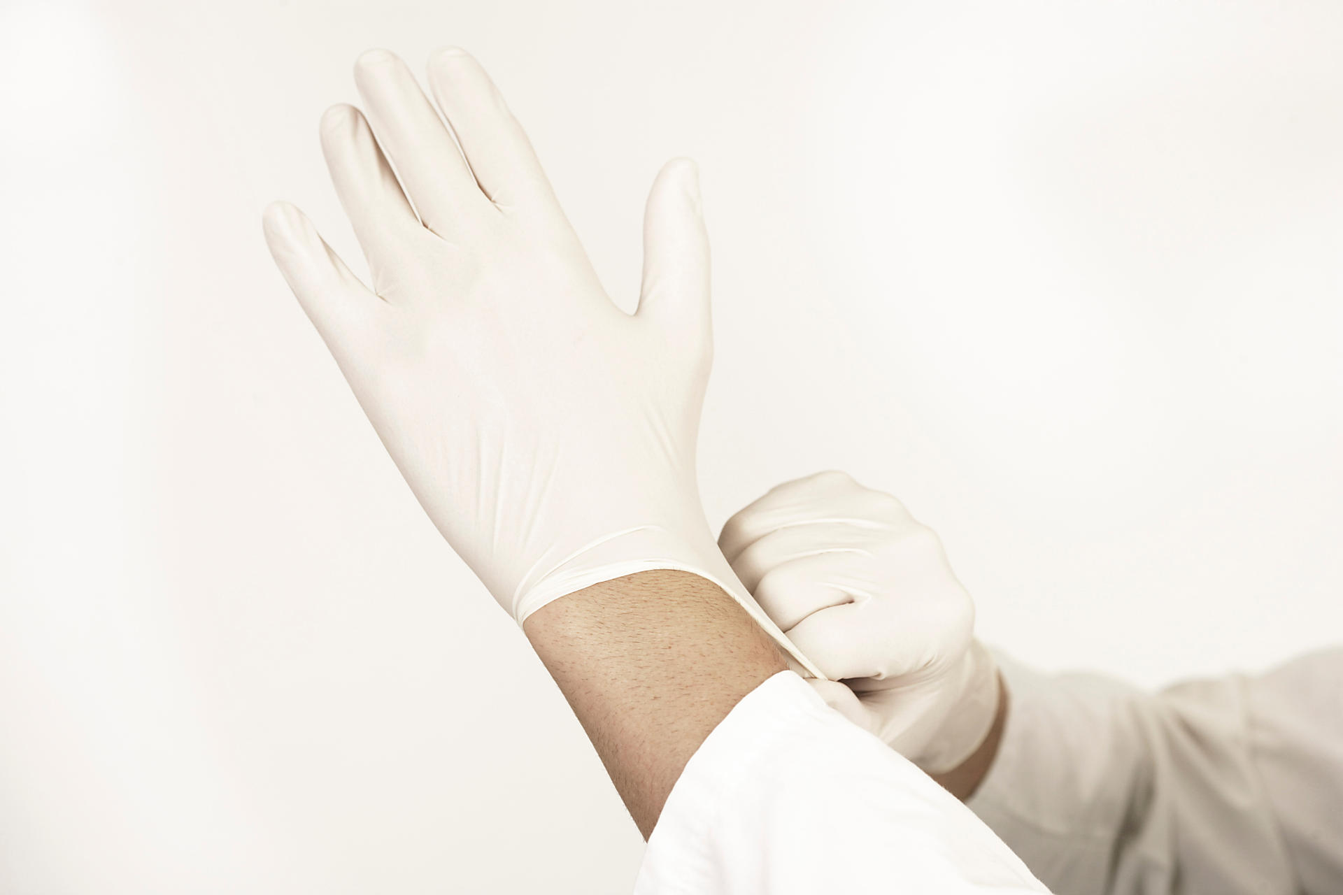 手袋の着用のイメージ画像