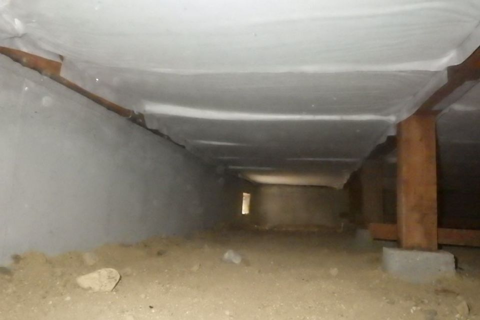 床下断熱材施工の画像